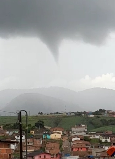 Nuvem Funil Registrada E Causa Estragos Em Vic Ncia Giro Mata Norte